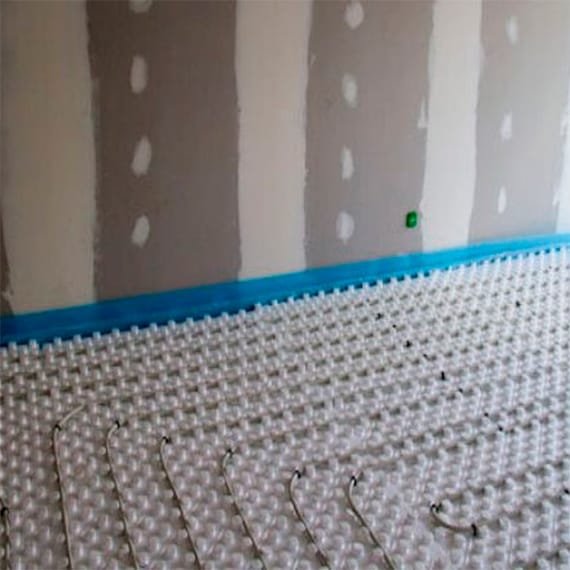 Instalación de calefacción por suelo radiante en una vivienda