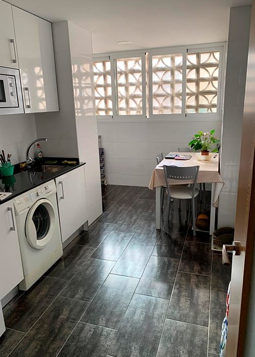 Cocina renovada en vivienda con calefacción en Móstoles