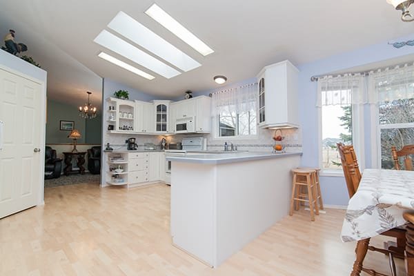 Reformas de cocina en Móstoles con cocina abierta y luminosa