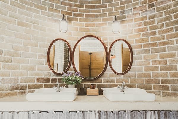 Cómo renovar un baño antiguo sin gastar mucho
