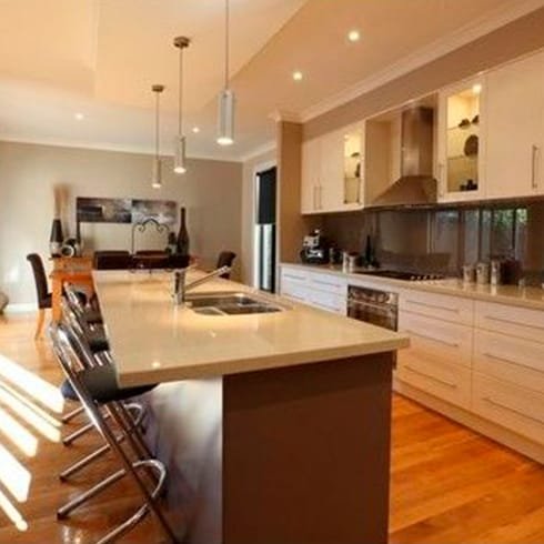 Cocina con suelo de efecto madera en Móstoles
